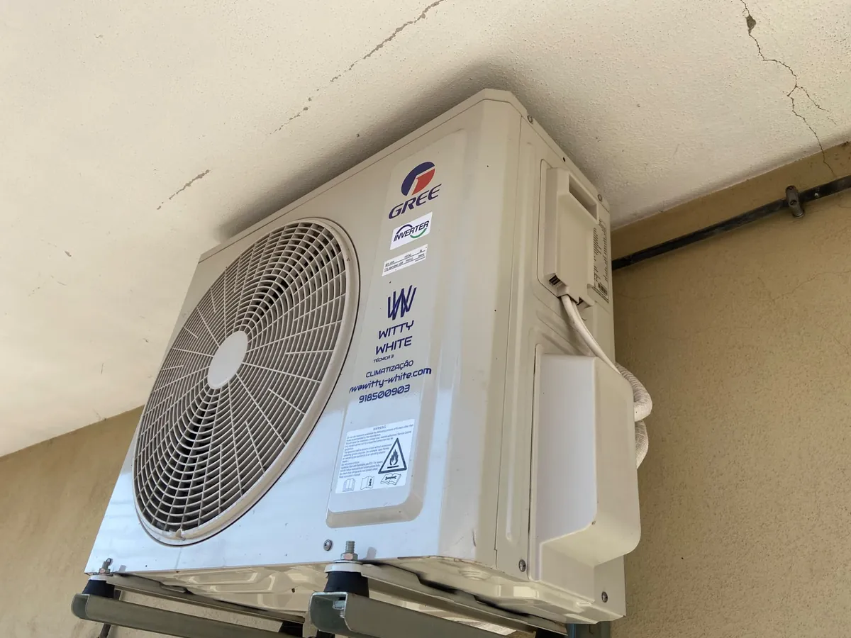 Unidade exterior Gree Inverter instalada pela Witty White